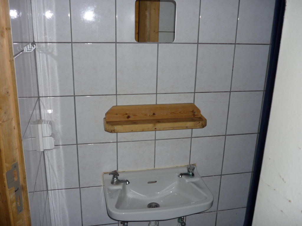 Huisje 303 beschikt over een eigen badkamertje en een appart toilet